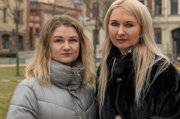 Erlauer Familie bangt um Angehörige - Nataliya Schreiber-Tereshchenko mit Tochter Nataliya in Mittweida. Beide sorgen sich um ihre Freunde und Familienangehörigen. 