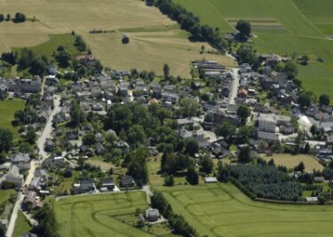 Erlbach ist das schönste Dorf des Bezirkes - 
              <p class="artikelinhalt">Ein Blick auf den Ortskern der Gemeinde Erlbach, die den Dorfwettbewerb im Bezirk gewann. </p>
            