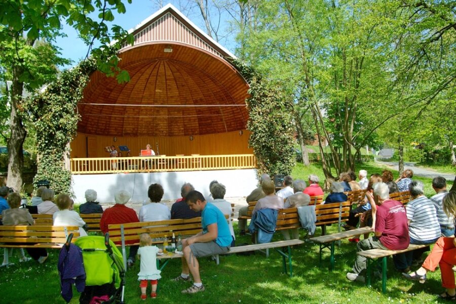 Erlbacher laden zu Freiluft-Konzerten in den Schlosspark ein 