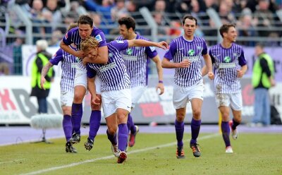 Erleichterung beim FC Erzgebirge Aue - Frust bei Dynamo Dresden - 