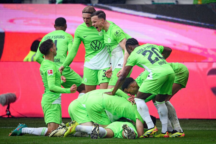 Erleichterung in Wolfsburg: "Wie ein Finale für uns" - Der VfL Wolfsburg hat im Abstiegskampf das Duell mit dem VfL Bochum für sich entschieden.