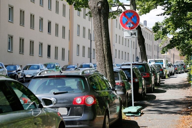 Erneut Autoreifen auf der Fürstenstraße zerstochen - Der Tatort am Sonntag, nachdem die Reifenstecher auf der Fürstenstraße unterwegs waren.