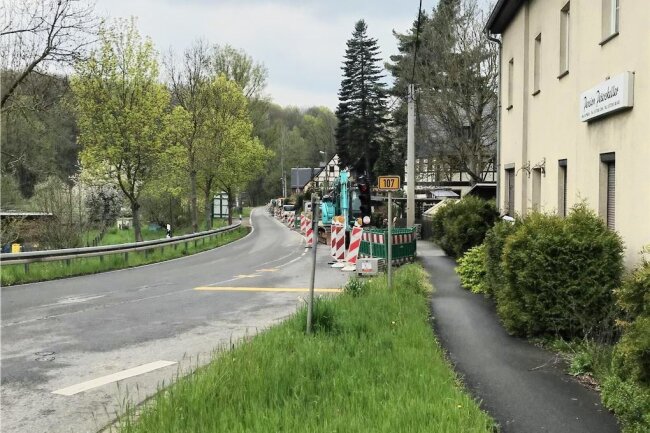 Erneut Baustelle im Chemnitztal - Im Bereich von Auerswalde wird seit Wochen gebaut. Jetzt kommt im Chemnitztal eine neue Baustelle hinzu. 