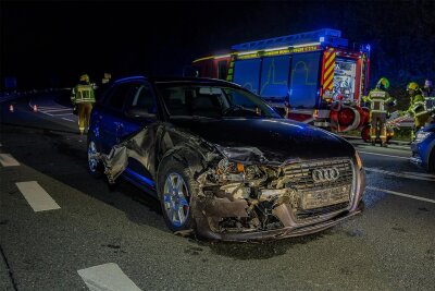 Erneut Crash an Unfallschwerpunkt Eicher Spange: Zwei Menschen verletzt - Crash nach Vorfahrtsfehler: Ein Peugeot-Fahrer übersah einen Audi.