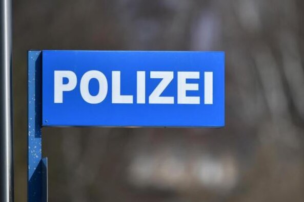 Erneut drei Autos in Zwickau aufgebrochen - Unbekannte haben zwischen Sonntagabend und Dienstagmorgen erneut drei Fahrzeuge in Zwickau aufgebrochen. 