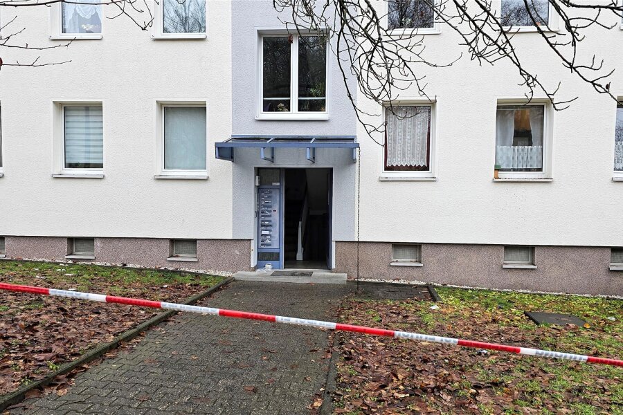 Erneut Einsatz in Sprengstoff-Wohnung auf Chemnitzer Kaßberg - In diesem Haus an der Andréstraße wurden mehrfach Verstecke mit Sprengstoff und Chemikalien entdeckt.