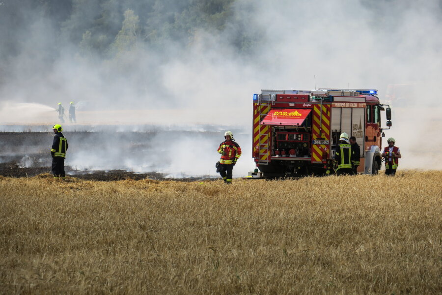 Erneut Feldbrand in Schneeberg - Etwa zwei Hektar Feld sind ersten Angaben zufolge am Dienstagnachmittag unterhalb des Keilberges in Brand geraten.