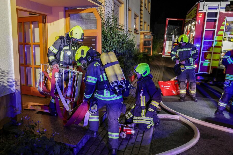 Erneut Feuerwehreinsatz in Mülsen: Auslöser war vermutlich eine Fettexplosion in der Küche - 44 Feuerwehrleute waren am Donnerstagabend in Mülsen St. Micheln im Einsatz.