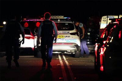 Erneut Messerangriff in Sydney - Sydneys Polizei wurde zu einer aufgebrachten Menge nach der Tat in der Kirche gerufen