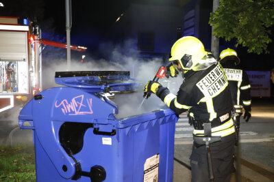 Erneut Mülltonnen in Gablenz in Flammen - 