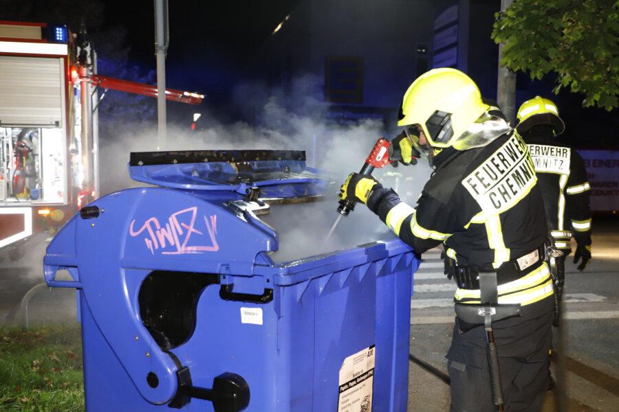 Erneut Mülltonnen in Gablenz in Flammen - 