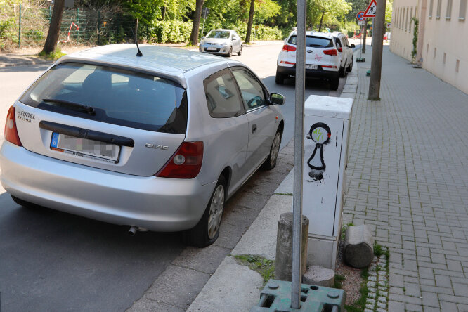 Erneut Reifenstecher unterwegs - Belohnung für Zeugenhinweise ausgesetzt - An der Fürstenstraße waren zwei Autos betroffen.