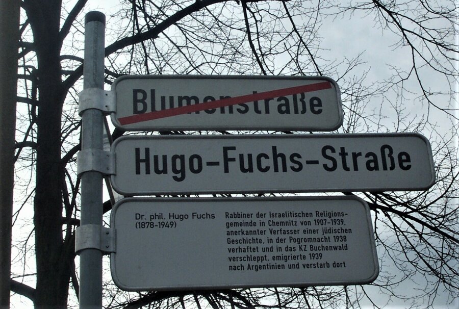 Erneut Schilder an der Hugo-Fuchs-Straße abgerissen - Das Straßenschild der Hugo-Fuchs-Straße - aufgenommen im Jahr 2002 kurz nach der Umbenennung der Straße.
