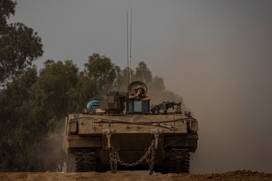 Erneut schwere Kämpfe im Norden Gazas - Ein gepanzerter Mannschaftstransportwagen der israelischen Armee. Israels Streitkräfte haben sich im Norden des Gazastreifens mit der islamistischen Hamas erneut schwere Kämpfe geliefert (Archivbild).