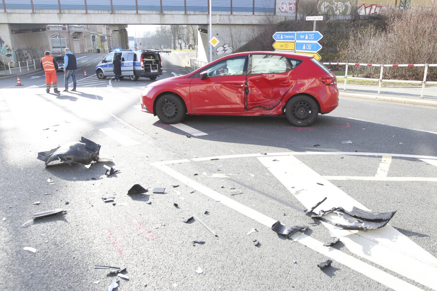 Erneut schwerer Unfall an Plauener Kreuzung - 