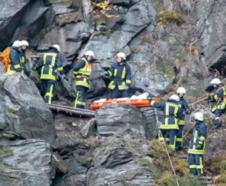Erneut tödlicher Absturz in der Wolkensteiner Schweiz - Erst vor zwei Wochen war eine 24-jährige Kletterin in der Wolkensteiner Schweiz von einer Felswand abgestürzt und gestorben. 