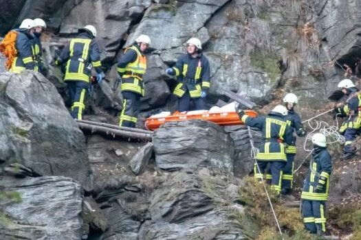 Erneut tödlicher Absturz in der Wolkensteiner Schweiz - Erst vor zwei Wochen war eine 24-jährige Kletterin in der Wolkensteiner Schweiz von einer Felswand abgestürzt und gestorben. 