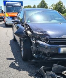 Erneut Unfall auf Bundesstraße 93 - Dieser VW fuhr einem Toyota ins Heck. 