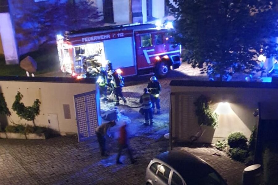 Erneut Vandalismus in der Nacht in Freiberg: Mutmaßliche Täter sind wieder zwei Kinder - Bereits in der Nacht zum Mittwoch musste die Feuerwehr ausrücken. Zwei Kinder hatten Mülltonnen in Brand gesetzt.
