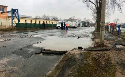 Erneut Wasserrohrbruch in Zwickau - Straße gesperrt - Wasserrohrbruch an der Bürgerschachtstraße in Zwickau