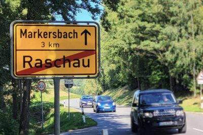 Erneute Vollsperrung der B 101 zwischen Raschau und Markersbach witterungsbedingt abgeblasen - Die Asphaltdecke der B 101 zwischen Raschau und Markersbach wurde erst im Herbst erneuert.