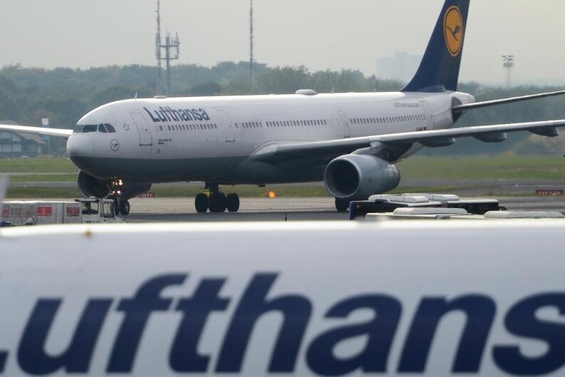 Erneute Warnstreiks: Lufthansa-Töchter streiken am Dienstag in Leipzig, Halle und Dresden - Fluggäste müssen sich am Dienstag auf Warnstreiks einstellen.