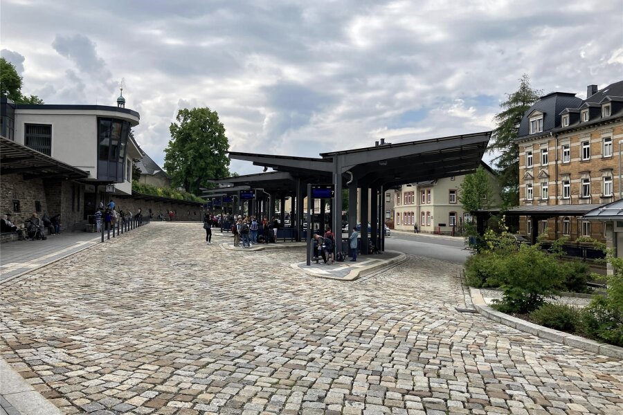 Erneuter Angriff am Busbahnhof in Annaberg - Der Busbahnhof in Annaberg-Buchholz gilt als Brennpunkt. Am Wochenende hat sich nahe des Areals erneut eine Auseinandersetzung ereignet.