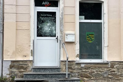 Erneuter Angriff auf AfD-Büro in Schwarzenberg - Es ist bereits der sechste Anschlag auf das AfD-Büro an der Bahnhofstraße in Schwarzenberg.