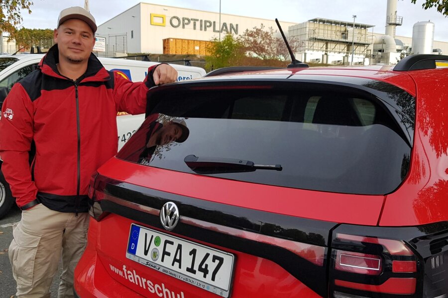 Erste Fahrlehrer starten nach Ausbildung in Oelsnitz durch - Der Oelsnitzer Benny Wild hat eine Ausbildung zum Fahrlehrer erfolgreich absolviert.