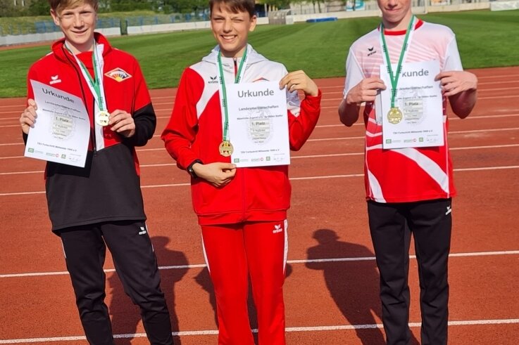 Paul Ulland, Christoph Rößler und Nick Meyer (v. l.) sind in Grimma U-16-Landesmeister über 3x1000 Meter geworden. 