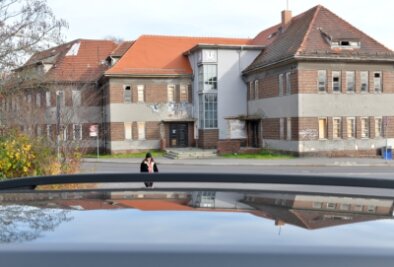 Erste Mieter für neues Ärztehaus - Die ehemalige Poliklinik am Roten Weg soll ein Gesundheitszentrum werden. Zu den ersten Mietern gehört das Augenzentrum Pirna. 
