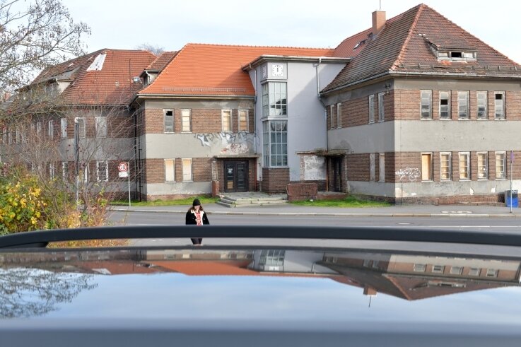 Erste Mieter für neues Ärztehaus - Die ehemalige Poliklinik am Roten Weg soll ein Gesundheitszentrum werden. Zu den ersten Mietern gehört das Augenzentrum Pirna. 