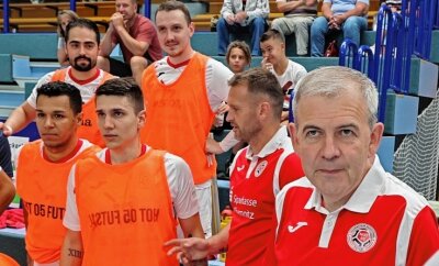 Erste Niederlage bereits abgehakt - Yevgen Ryvkin (r.), Trainer des Futsal-Teams aus Hohenstein-Ernstthal, dürfte am Samstag einen vollen Kader zur Verfügung haben. 