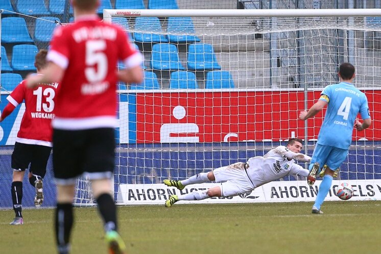 Erste Rückrundenniederlage: Chemnitzer FC verliert gegen Aalen 0:1 - Rico Preißinger (Aalen) trifft zum 1:0.