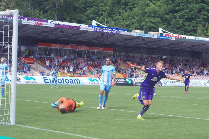 Erste Saisontore, erster Saisonsieg: Erzgebirge Aue gewinnt 2:0 - Treffer zum 1:0: Björn Kluft erzielte das Führungstor.