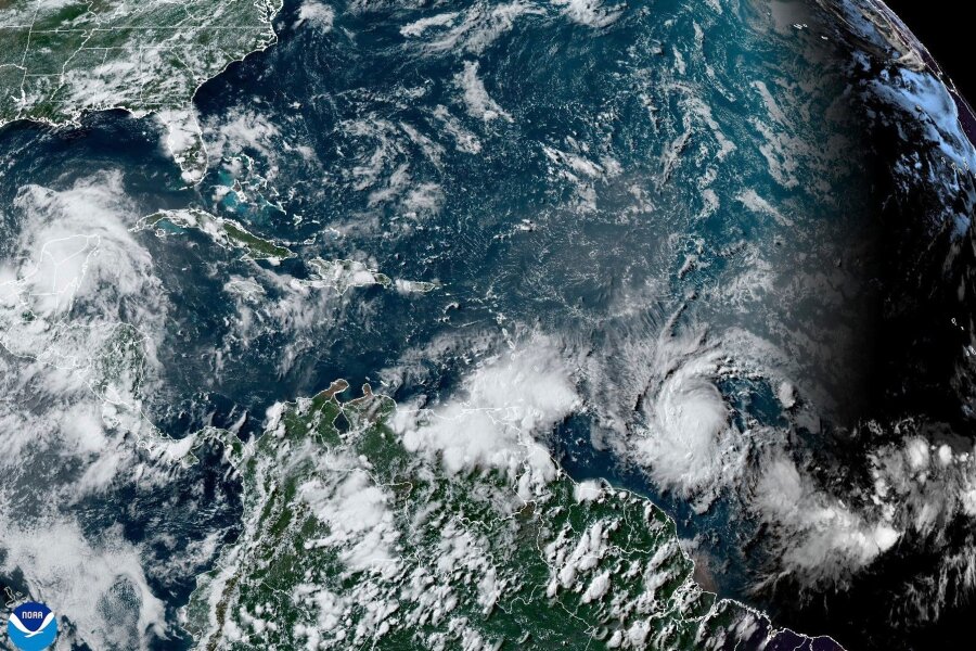 Erster Hurrikan der Saison im Atlantik - Dieses Satellitenbild der National Oceanic and Atmospheric Administration (NOAA)zeigt den Hurrikan Beryl.