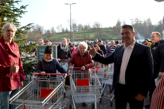 Erster REWE Supermarkt in Plauen eröffnet - 