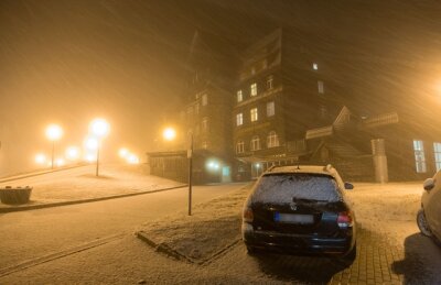 Schneetreiben in der Nacht zum Freitag auf dem Fichtelberg.