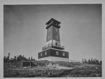 Erster Turmbau auf Kapellenberg hat Jubiläum - Der 1931 eingeweihte Kapellenberg-Turm . 