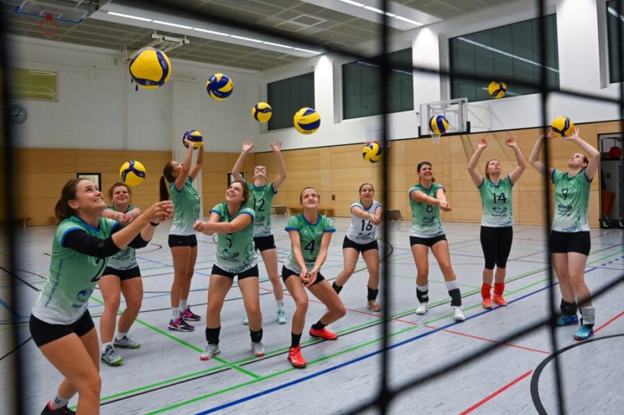Die Volleyballerinnen des CVV (im Bild beim Training) erwarten am Samstag ab 19.30 Uhr die L.E. Volleys aus Leipzig in der Sporthalle am Terra-Nova-Campus. 