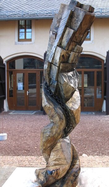 Erstes Kunstwerk für den Skulpturenpfad steht bereit - 
              <p class="artikelinhalt">Jens Ossadas Arbeit für den Skulpturenpark. </p>
            