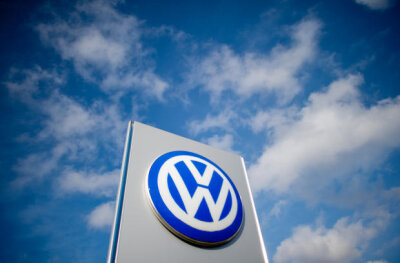 Erstes sächsisches Gericht gibt VW-Kunden recht - Aufgrund des Abgasskandals müssen sich deutsche Gerichte derzeit mit rund 2500 Klagen gegen Volkswagen oder VW-Händler befassen.