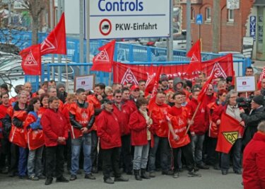 Erstmals Streik in Johnson Controls-Werk - Im Werk an der Pölbitzer Straße sind laut Betriebsrat etwa 350 Mitarbeiter und 120 Leiharbeiter beschäftigt.