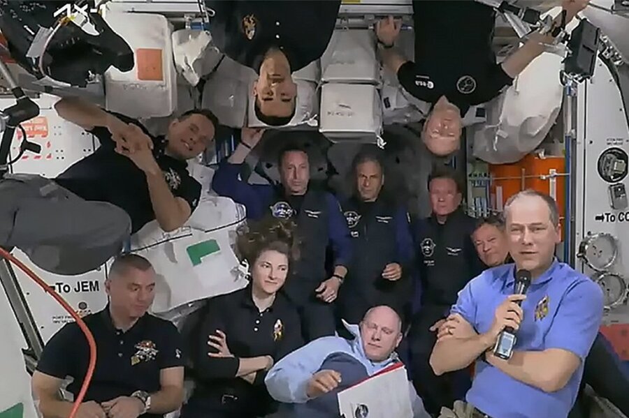 Astronauten, Kosmonauten, Weltraumtouristen: Mit insgesamt elf Personen an Bord wird es kuschelig auf der ISS. 