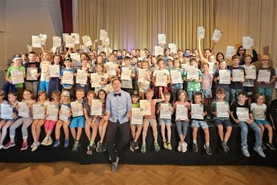 Erzgebirge: 276 Mädchen und Jungen nehmen an Buchsommer teil - An der Abschlussparty in der Stadtbibliothek nahmen 98 Kinder und Jugendliche teil.