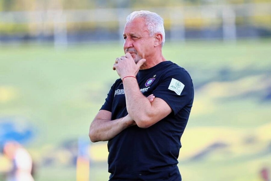Erzgebirge-Aue-Trainer Pavel Dotchev: "Wir haben noch viel zu tun" - Die Veilchen haben ihr Testspiel gegen Lok Leipzig verloren. FCE-Coach Pavel Dotchev war mit dem Ergebnis nicht zufrieden. 