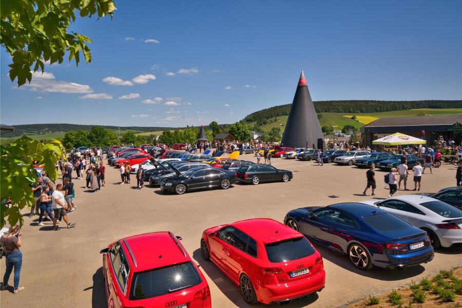 Erzgebirge: Ausflugstipps für das Wochenende - Zum dritten Mal findet am Sonntag ein Audi-Treffen samt Angeboten für Familien am Crottendorfer Räucherkerzenland statt. Das Foto stammt von der Auflage im vergangenen Jahr.