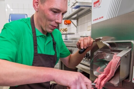 Erzgebirge: Fleischer macht jetzt Speiseeis - Mike Lipp investierte 120.000 Euro in die Ausstattung der Eismanufaktur.