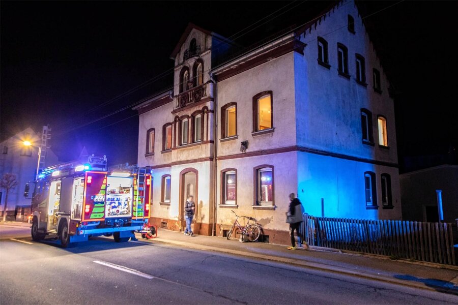 Erzgebirge: Joint eines Einbrechers verursacht wohl Wohnhausbrand - In einem Wohnhaus in Hohndorf hat es am Dienstagabend gebrannt.