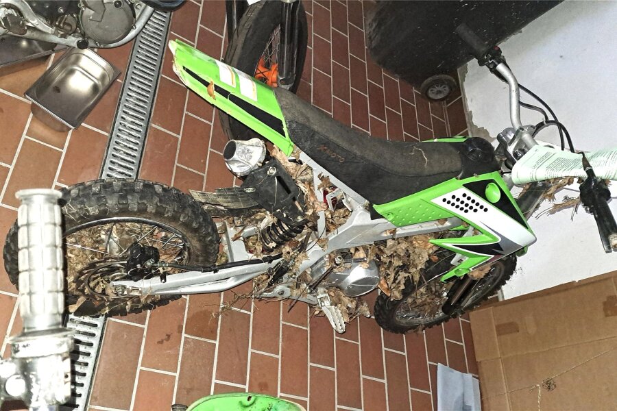 Erzgebirge: Motocross-Maschine im Fluss gefunden - Die Polizei fragt: Wer ist der Besitzer dieses Motorrades?